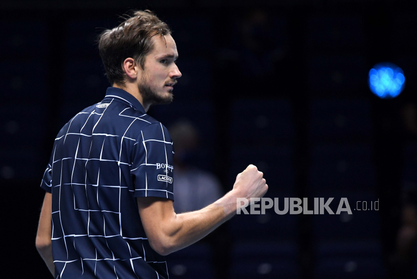  Daniil Medvedev of Russia reacts during his final match against Dominic Thiem of Austria at the ATP World Tour Finals tennis tournament in London, Britain, 22 November 2020.  