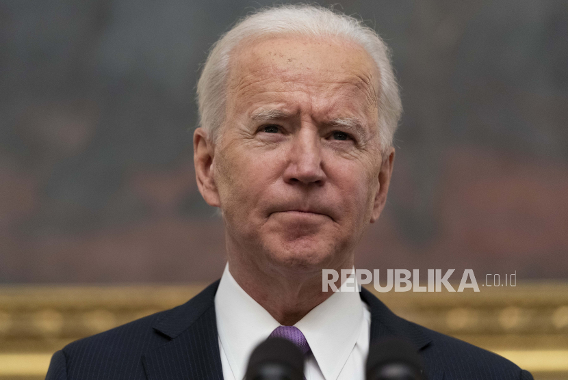 Presiden Joe Biden berbicara tentang virus corona di Ruang Makan Negara Gedung Putih, Kamis, 21 Januari 2021, di Washington.