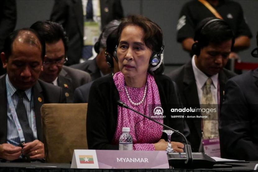 Penasihat Negara Myanmar sekaligus Ketua Liga Nasional untuk Demokrasi (NLD) Aung San Suu Kyi menghadapi tambahan empat tuduhan korupsi yang baru-baru ini diajukan di Pengadilan Tinggi Wilayah Mandalay.