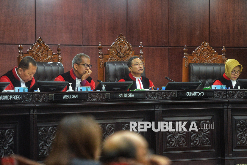 Para Akademisi Desak Polri Taati MK, Mundur dari Rangkap Jabatan atau Pensiun