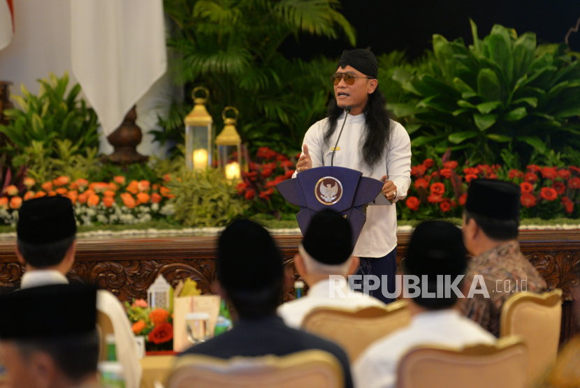 Penceramah Gus Miftah memberikan tausiyah saat buka puasa bersama para menteri Kabinet Indonesia Maju di Istana Negara, Jakarta Pusat, Kamis, (28/3/2024).