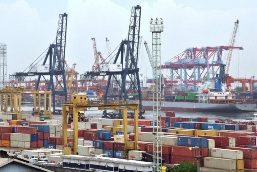 Ilustrasi aktifitas ekspor-impor di pelabuhan (Foto Istimewa).