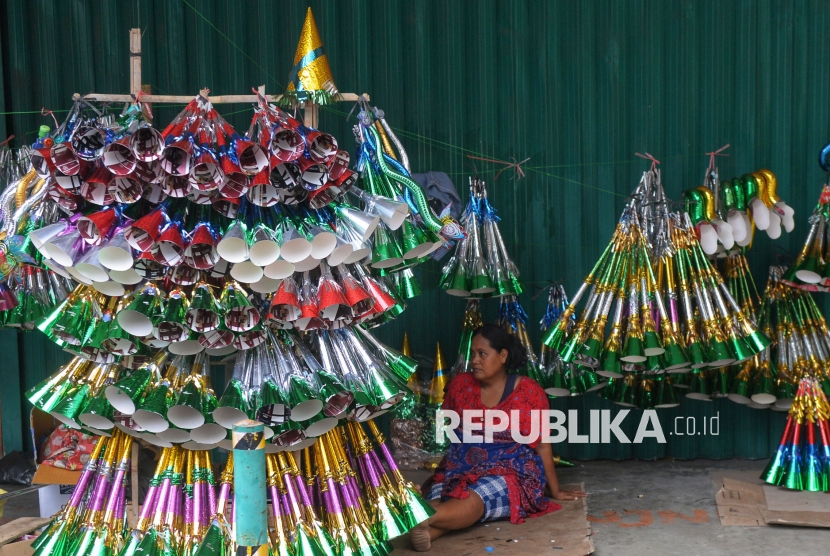 Nada Sunyi Pedagang Terompet Menyambut Malam Pergantian Tahun