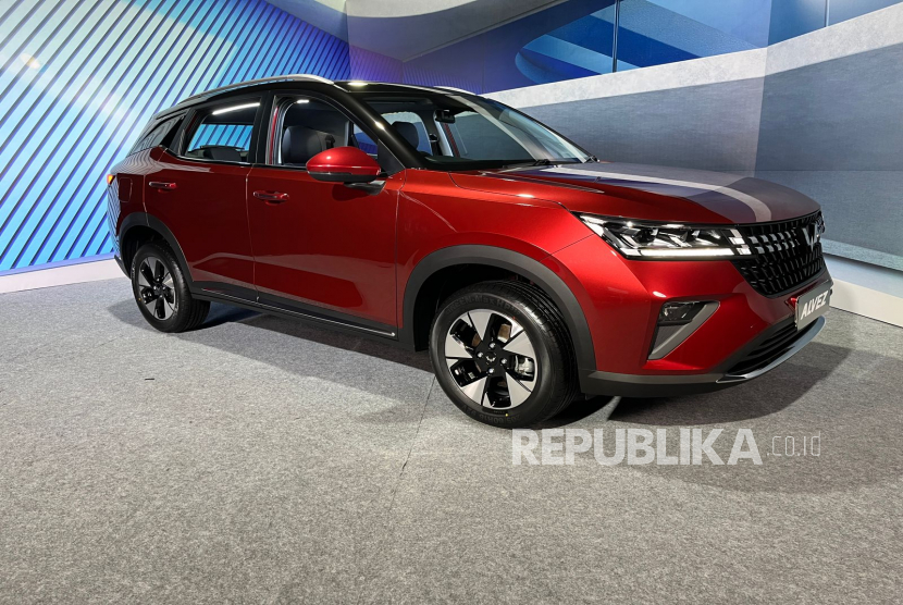 Wuling Motors (Wuling) memperkenalkan produk terbarunya compact SUV Alvez dengan beragam inovasi modern di pameran otomotif Indonesia International Motor Show (IIMS) 2023, JIExpo, Kemayoran, Jakarta, Rabu (22/2/2023).