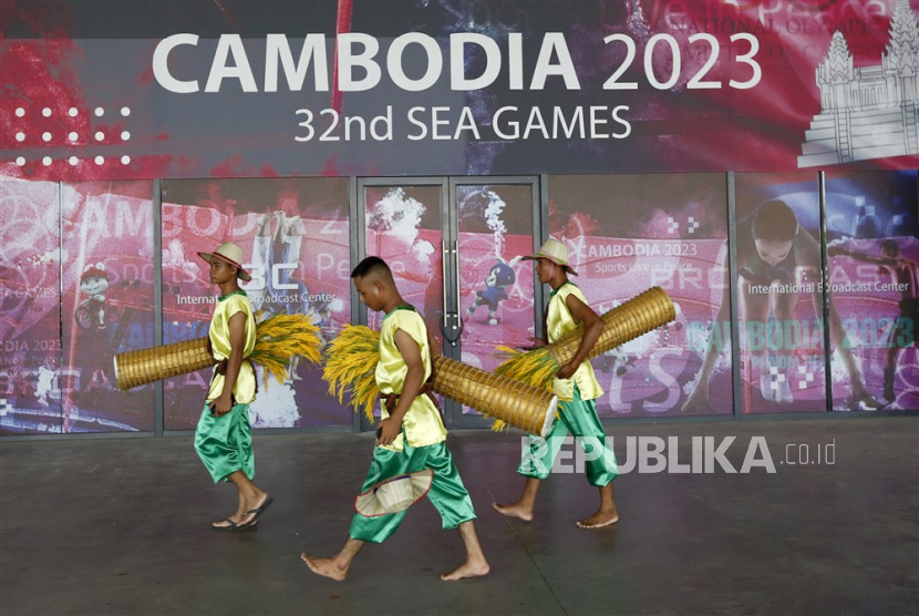 Upacara pembukaan Pesta Olahraga Asia Tenggara ke-32 (SEA Games 32) di Stadion Nasional Morodok Techo di Phnom Penh, Kamboja, Jumat (5/5/2023). SEA Games 32 akan berlangsung dari 05 hingga 17 Mei 2023.