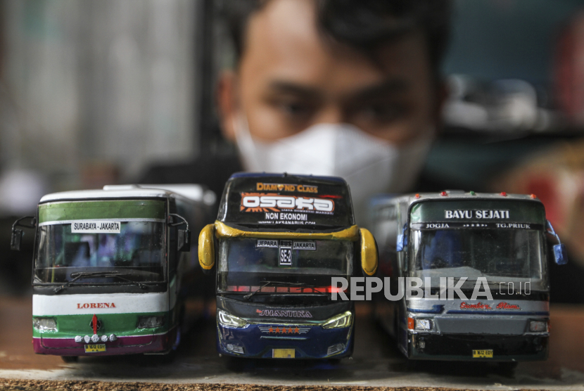 Miniatur Bus Buatan Depok Diminati Pasar Republika Online 8834