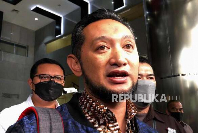 Kepala Bea Cukai Makassar, Andhi Pramono memberikan keterangan pers usai diklarifikasi soal laporan kekayaan miliknya di Gedung Merah Putih KPK, Jakarta Selatan, Selasa (14/3/2023).