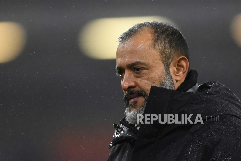  Pelatih kepala Nuno Espirito Santo dari Wolverhampton