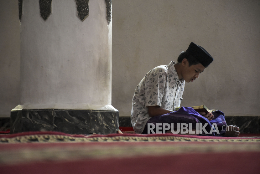 Membaca Alquran (ilustrasi). Pemerintah Kabupaten Jayapura, Papua, mengatakan Seleksi Tilawatil Qur'an (STQ) XXVII pada 2023 ini merupakan wadah untuk membentuk generasi muda yang Qurani di daerah tersebut.