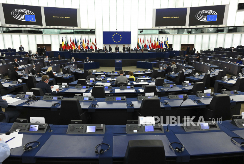 Anggota Parlemen Eropa menghadiri pembukaan sidang paripurna (ilustrasi), 