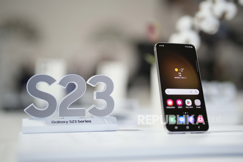 Smartphone baru Samsung Galaxy S23. Blibli, salah satu platform e-commerce di Tanah Air menyediakan opsi melalui fitur tukar tambah bagi segmen Fear of Missing Out (FOMO), yang ingin memiliki smartphone Samsung Galaxy 23 5G di Indonesia.