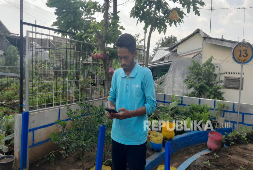 Warga Desa Banjararum, Kecamatan Singosari, Kabupaten Malang, Jawa Timur, menciptakan teknologi panic button bernama Smart RT 14. 