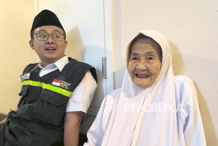 Bayianmah nenek berusia 95 tahun, jamaah haji asal Kabupaten Pandeglang, Provinsi Banten di hotel Al Kiswah Towers Hotel, Makkah, Arab Saudi. Sabtu (17/6/2023). 