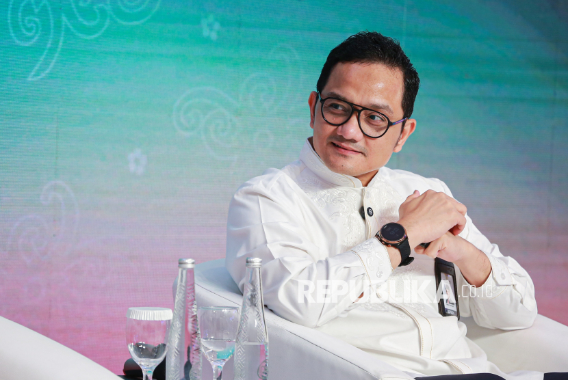 Kepala Badan Pelaksana BPKH Fadlul Imansyah saat sesi talkshow bertema Hijrah dan Hikmah Haji: Meraih Ketentraman Hidup dan Kuat Finansial dalam gelaran Indonesia Sharia Economic Festival (ISEF) 2025 di JIExpo Kemayoran, Jakarta, Kamis (9/10/2025).
