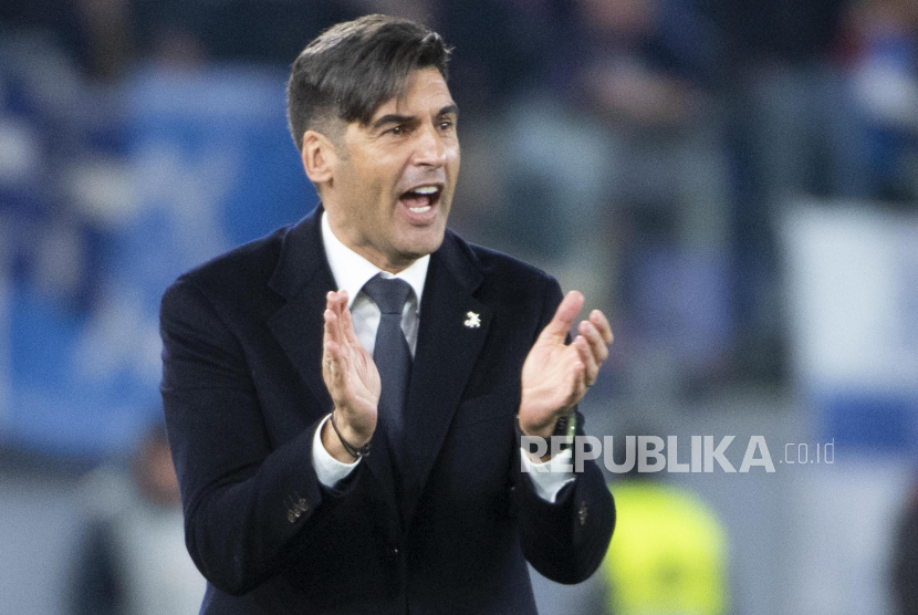 Romas coach Paulo Fonseca reacts during the UEFA Europa League round of 32 1st leg soccer match between AS Roma and Gent at Stadio Olimpico in Rome, Italy, 20 February 2020.  