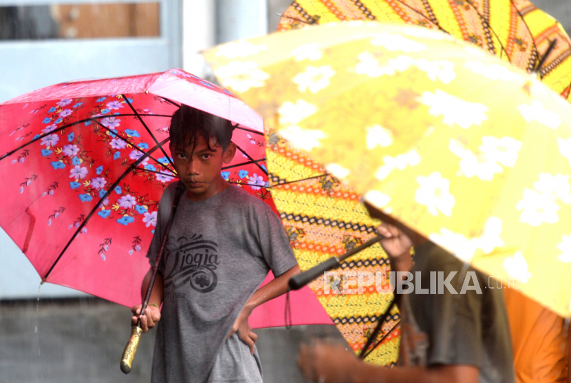 BMKG memprakirakan wilayah Banten dilanda hujan dengan intensitas ringan hingga sedang sepanjang hari ini. (ilustrasi)