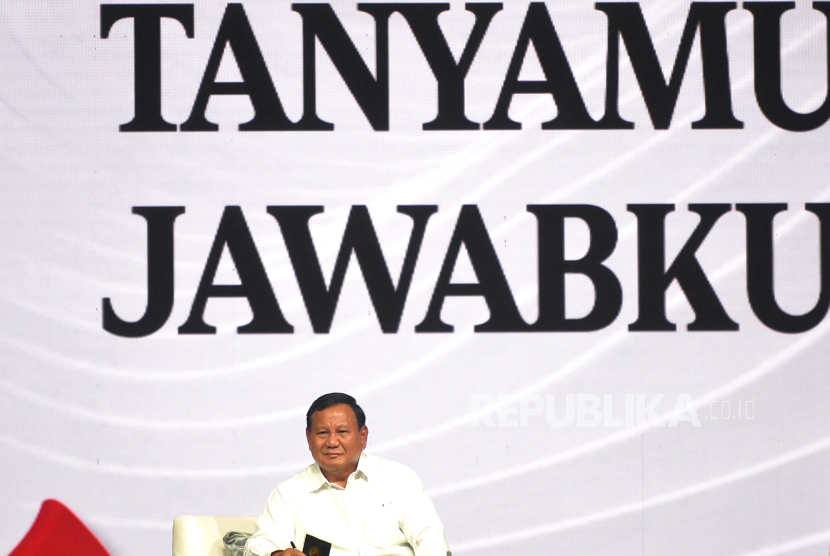  Bacapres dari Partai Gerindra, Prabowo Subianto menyimak pertanyaan saat Mata Najwa 3 Bacapres Bicara Gagasan di Grha Sabha Pramana, UGM, Yogyakarta, Senin (19/9/2023).