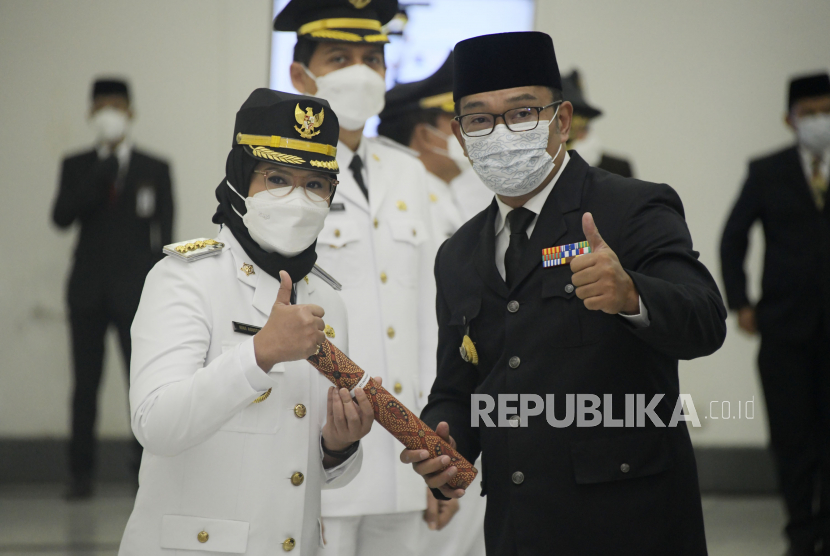 Pelantikan Bupati Indramayu Nina Agustina oleh Gubernur Jawa Barat Ridwan Kamil.