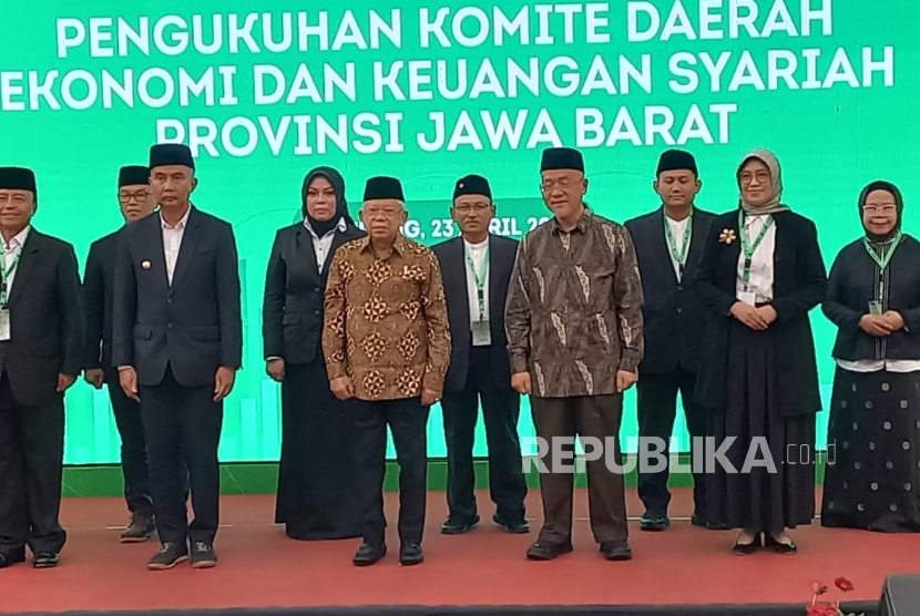 Wakil Presiden RI Maruf Amin menghadiri pengukuhan Komite Daerah Ekonomi Keuangan Syariah Jawa Barat.