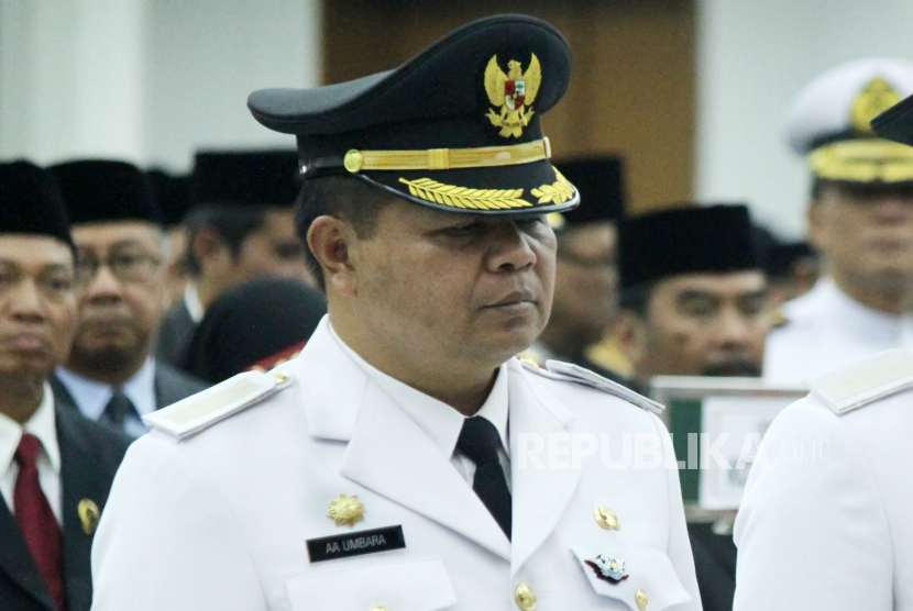 KPK Tahan Bupati Bandung Barat dan Anaknya | Republika Online