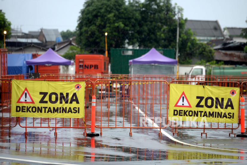 Zona Dekontaminasi BPBD DIY. Area atau zona dekontaminasi yang lebih besar di BPBD DIY, Yogyakarta, Ahad (19/4)