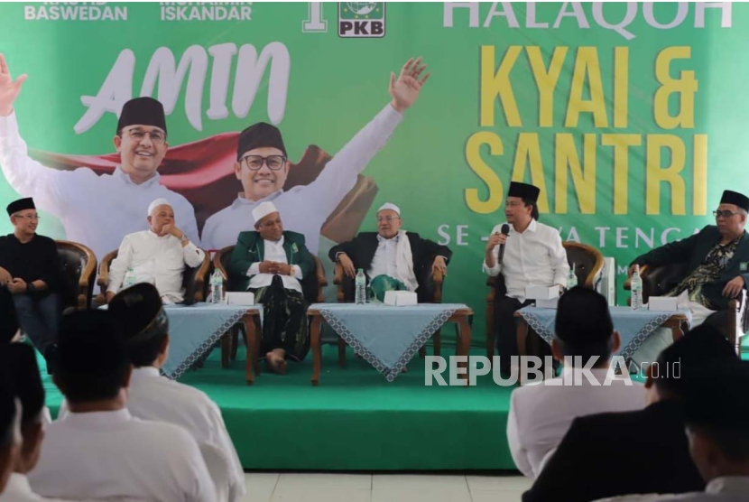 Ketua DPW PKB Jawa Tengah, KH M Yusuf Chodlori, memimpin acara halaqah kiai dan santri se-Jateng, di Ponpes Syubbanul Wathon, Tegalrejo, Kabupaten Magelang, Jawa Tengah, Senin (11/9).