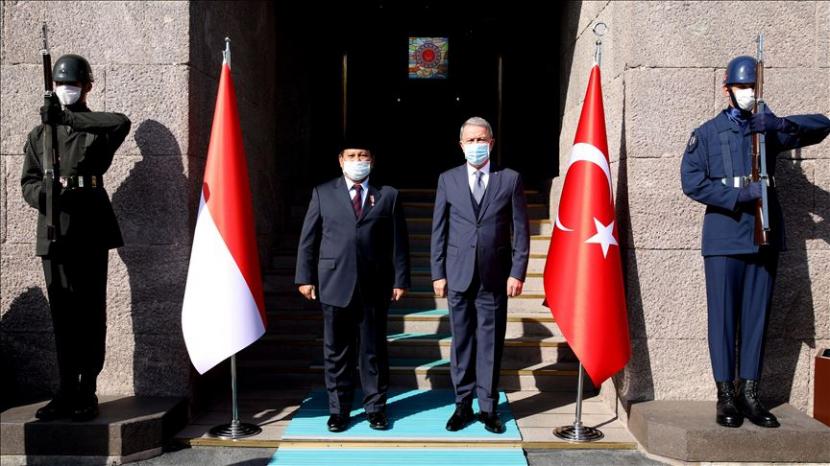 Kedua pihak membahas isu keamanan dan kerja sama di bidang industri pertahanan dalam pertemuan itu - Anadolu Agency