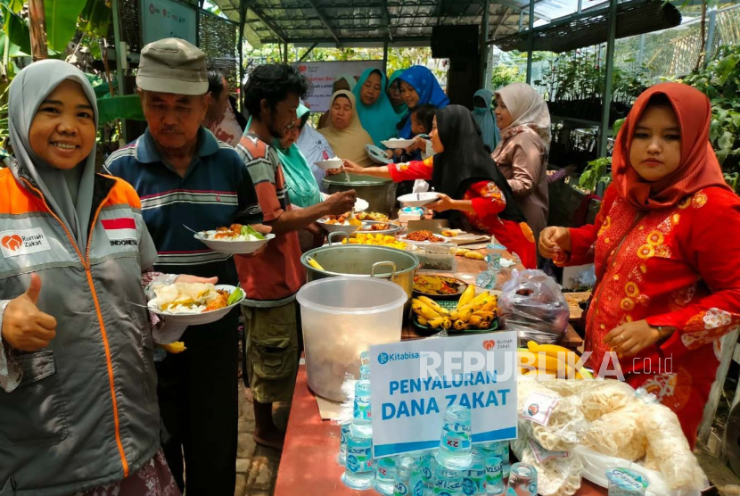 Puluhan lansia di Desa Tegalurung, Kecamatan Balongan, Kabupaten Indramayu, mengikuti acara munggahan menyambut bulan Ramadhan, yang digelar oleh Relawan Inspirasi Rumah Zakat. 