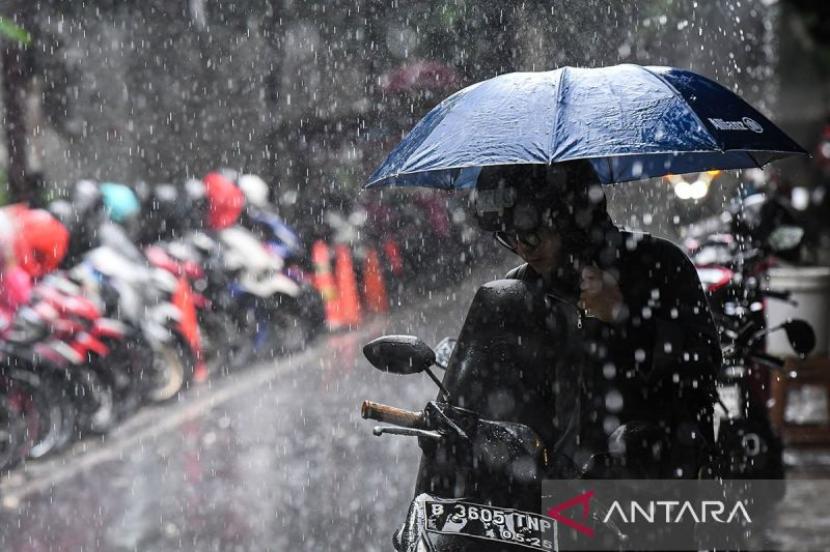 Sebagian Jakarta diguyur hujan pada Selasa sore.