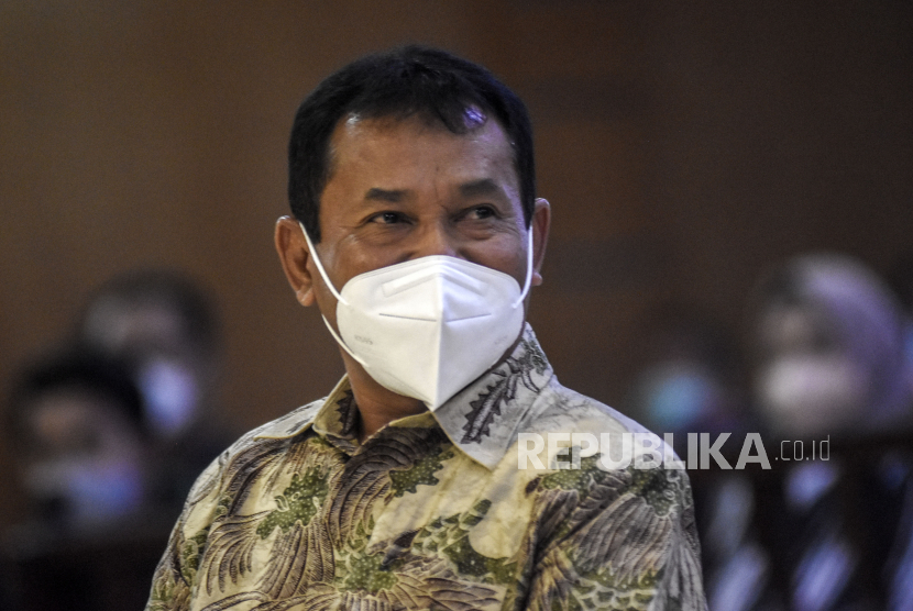 Terdakwa kasus gratifikasi yang juga mantan Bupati Bogor Rachmat Yasin. Eks Bupati Bogor Rachmat Yasin dinyatakan bebas dari Lapas Sukamiskin.