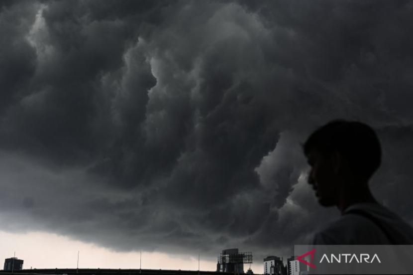 BMKG: Awan Tebal Selimuti Jakarta Sepanjang Hari Ini