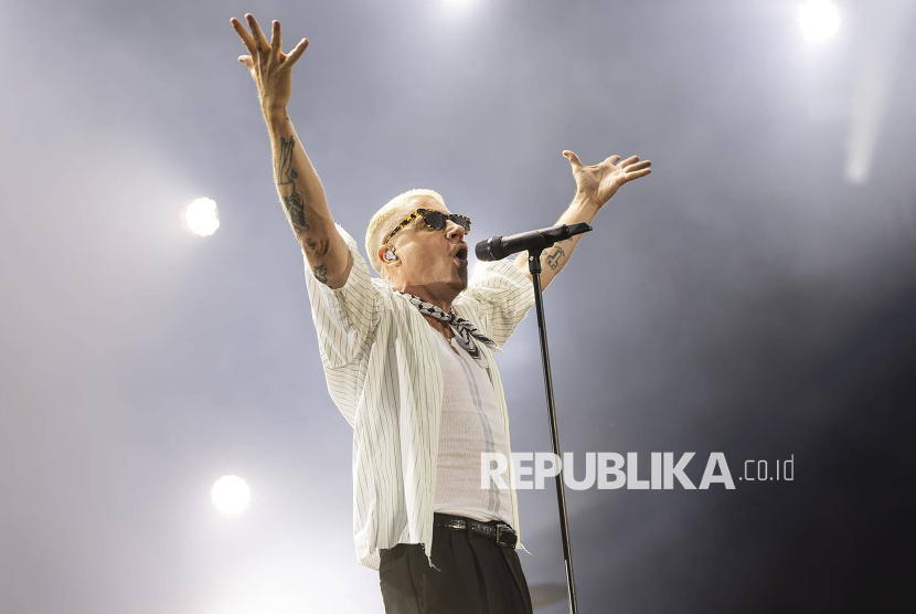 Rapper Macklemore. Macklemore secara resmi dikeluarkan dari rangkaian tur konser musisi asal Inggris Ed Sheeran. 