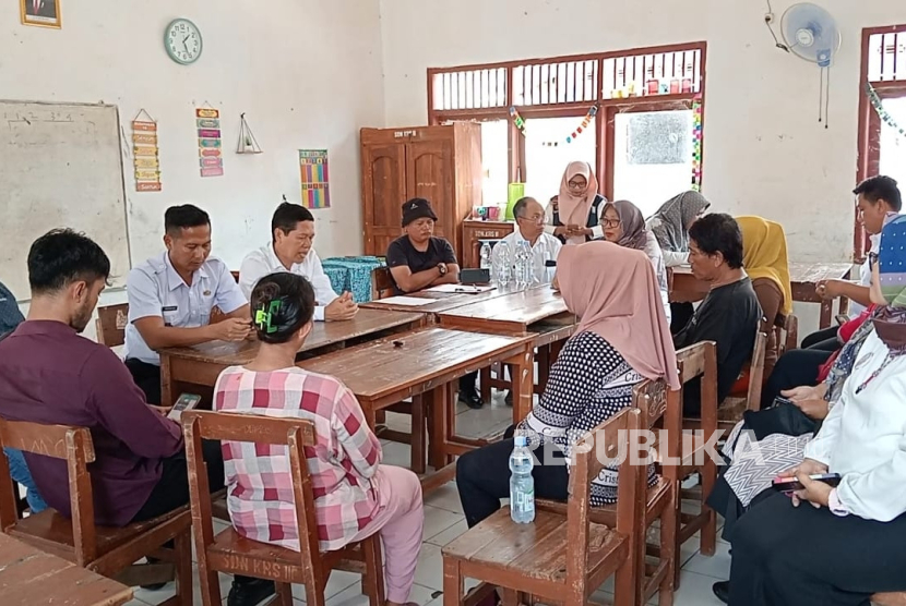 Mediasi dilakukan Disdikbud dan DisdukP3A Kabupaten Indramayu kepada orang tua korban maupun pelaku dalam kasus perundungan di SDN 3 Karangsong, Kabupaten Indramayu, Rabu (6/3/2024).