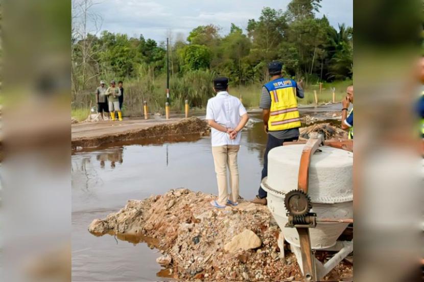 Gubernur tinjau jalan nasional terputus di Katingan.