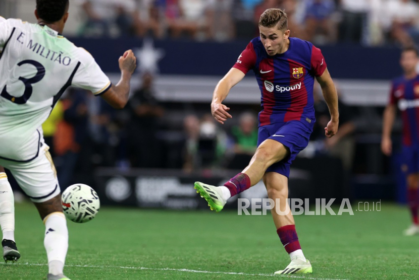 Gelandar Barcelona, Fermin Lopez mencetak gol pada laga persahabatan lawan Real Madrid.