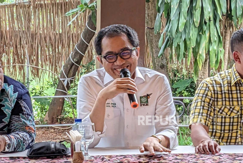 Ketua DPP PKB Faisol Riza menyampaikan update wacana koalisi Partai Gerindra, Partai Golkar, dan PKB di kawasan Senayan, Jakarta, Rabu (10/5/2023).