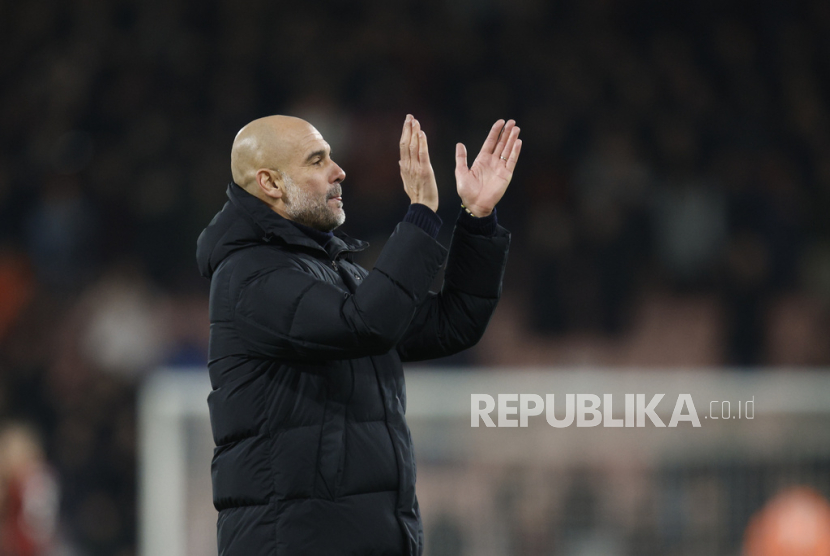 Manchester City head coach Pep Guardiola applauds to fans after the English Premier League soccer match between Bournemouth and Manchester City at the Vitality stadium in Bournemouth, England, Saturday, Feb. 24, 2024. 