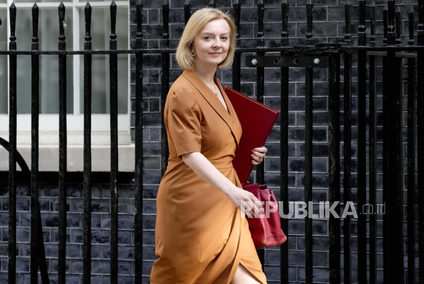 Menteri Luar Negeri Inggris yang juga kandidat perdana menteri, Liz Truss mengatakan ia akan menjadi 
