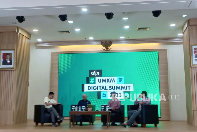 Menteri Koperasi dan UKM Teten Masduki bersama Asosiasi Fintech Pendanaan Indonesia (AFPI) dan perwakilan pelaku fintech menggelar konferensi pers terkait penyelenggaraan UMKM Digital Summit 2023 di Jakarta, Kamis (14/9/2023).