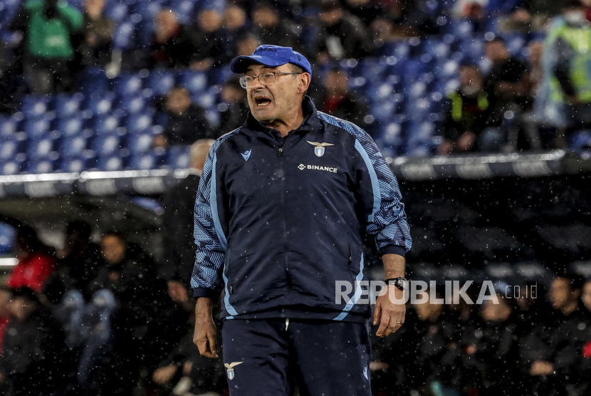  Reaksi pelatih kepala Lazio Maurizio Sarri saat pertandingan sepak bola Serie A Italia antara SS Lazio dan AC Milan di stadion Olimpico di Roma, Italia, Senin (25/4) dini hari WIB.