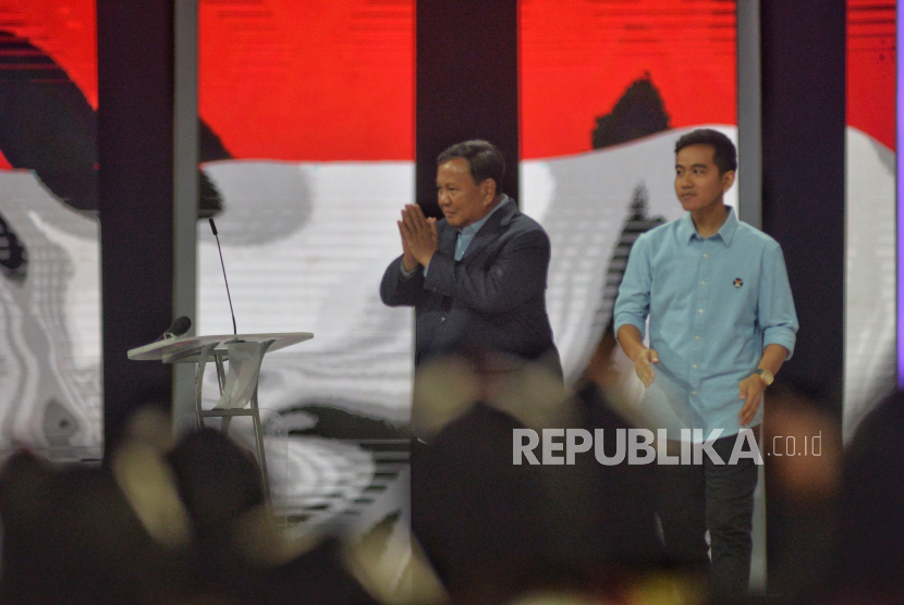 Capres-cawapres nomor urut 2 Prabowo Subianto dan Gibran Rakabuming Raka tiba di lokasi debat di Jakarta Convention Center (JCC), Jakarta Pusat, Ahad (21/1/2024).