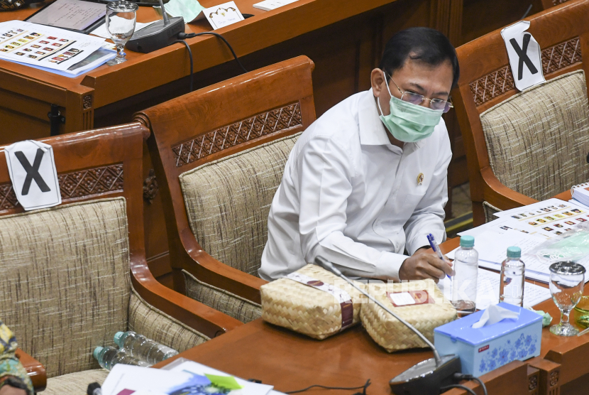 Menteri Kesehatan Terawan Agus Putranto mengikuti rapat kerja dengan Komisi IX DPR di kompleks Parlemen, Senayan, Jakarta, pekan lalu.
