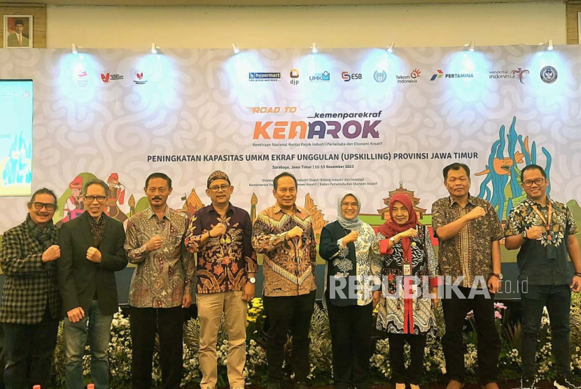 Kementerian Pariwisata dan Ekonomi Kreatif (Kemenparekraf) menggelar kegiatan Road to Kemiteraan Nasional Rantai Pasok Industri Pariwisata dan Ekonomi Kreatif (Kenarok) di Hotel Wyndham, Surabaya, Sabtu (11/11/2023)