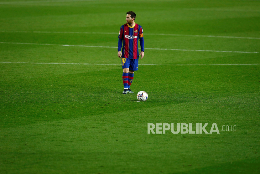  Striker FC Barcelona Lionel Messi beraksi selama pertandingan sepak bola LaLiga Spanyol antara FC Barcelona dan Elche CF yang diadakan di stadion Camp Nou, di Barcelona, ??Spanyol, 24 Februari 2021.