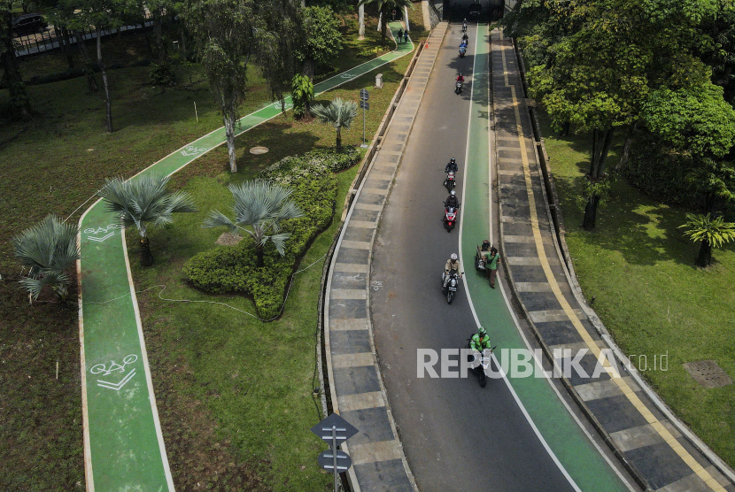 Foto udara suasana jalur sepeda di kawasan Taman Semanggi, Jakarta, Rabu (12/10/2022). 