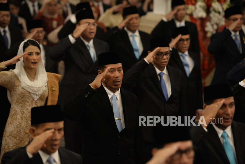 Mantan Rektor Universitas Muhammadiyah Malang (UMM) Prof Dr Fauzan MPd mengucapkan sumpah jabatan sebagai wakil menteri Kabinet Merah Putih di Istana Negara, Jakarta, Senin (21/11/2024).