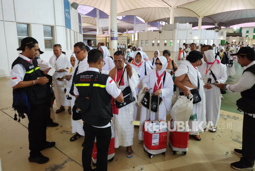 Fase perdana kedatangan Jamaan haji Indonesia gelombang dua di Tanah Suci berjalan lancar.  Ada dua kelompok terbang (kloter) yang mendarat perdana di Bandara King Abdulaziz International Airport (KAIA) Jeddah pada Kamis (8/6/2023) waktu Arab Saudi (WAS). 