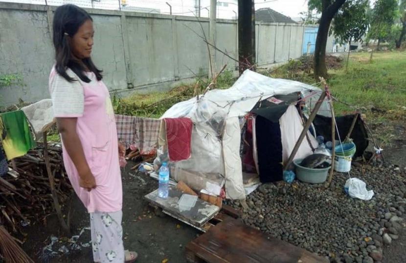 Viral, Wanita Hidup dalam Gubuk Reyot