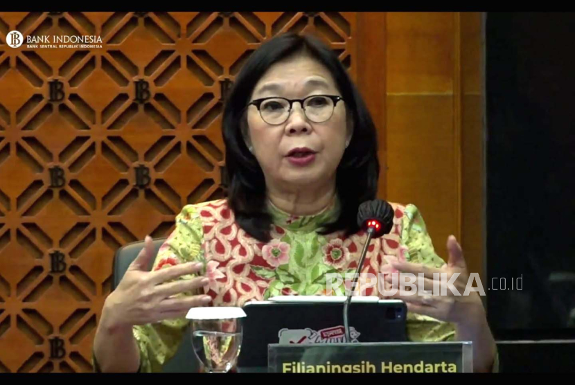 Tangkapan layar Deputi Gubernur Bank Indonesia Filianingsih Hendarta dalam konferensi pers bulanan RDG BI Oktober 2023, Kamis (19/20/2023). 