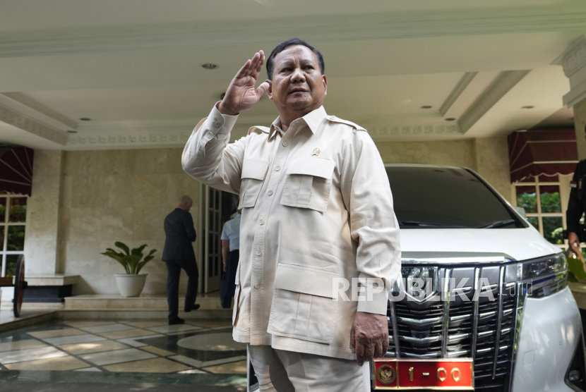 Menteri Pertahanan Prabowo Subianto. Dalam hasil resmi KPU, Prabowo menang telak di Kaltim, Kemudian Anies dan Ganjar.